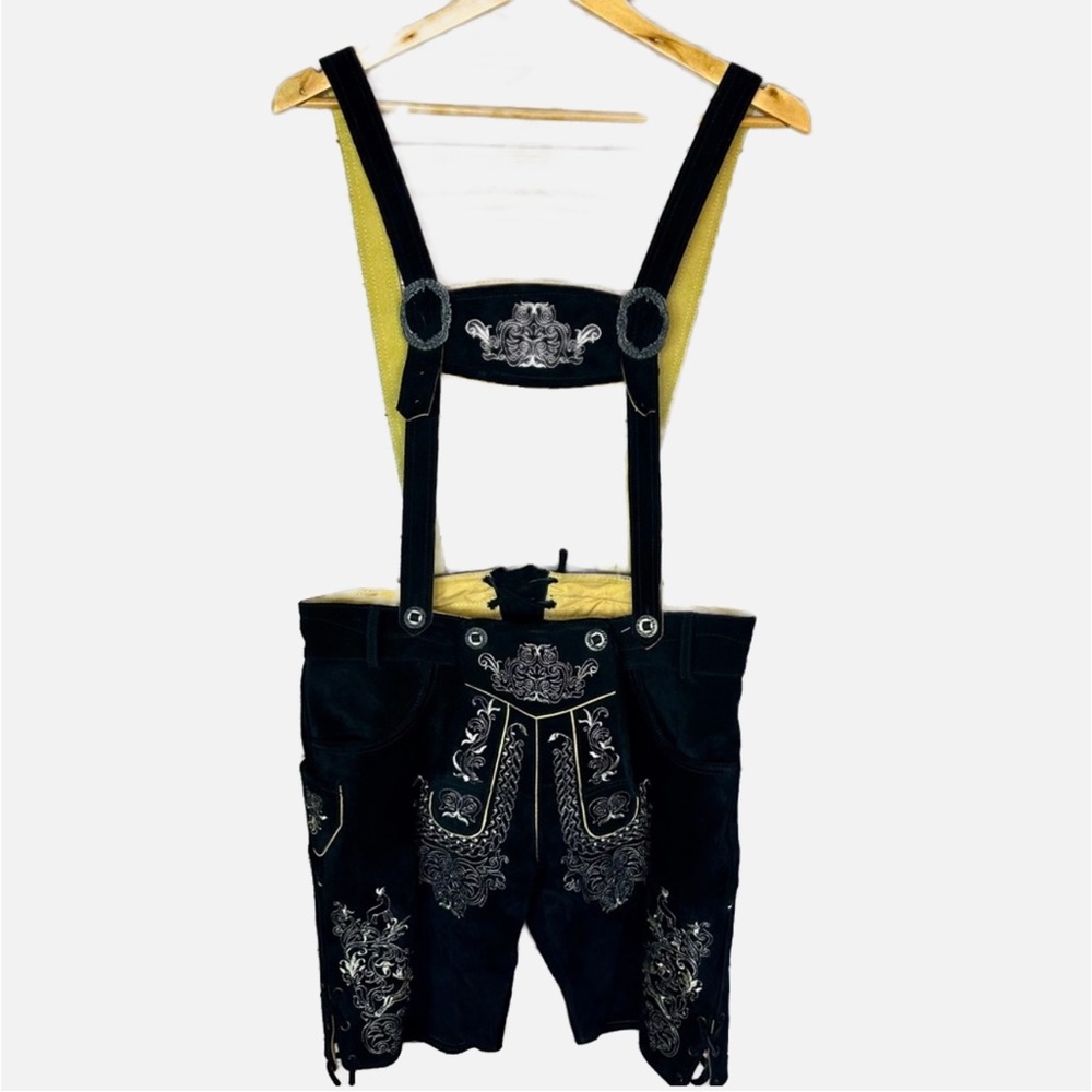 Traditional Men’s Black Lederhosen with Embroidered Detailing